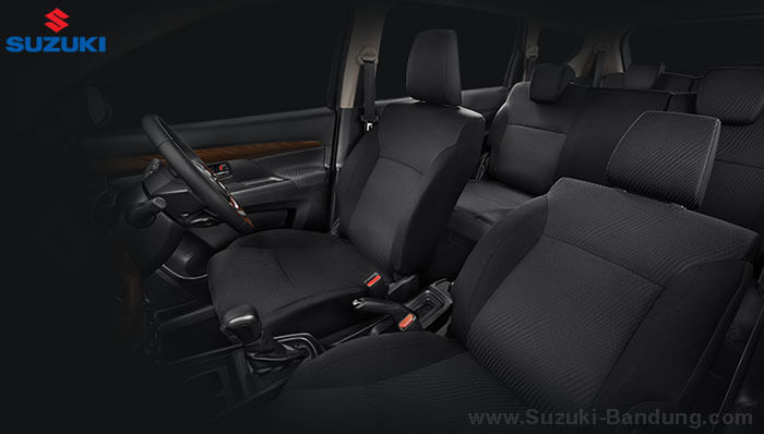 Kabin Nyaman & Interior Hitam